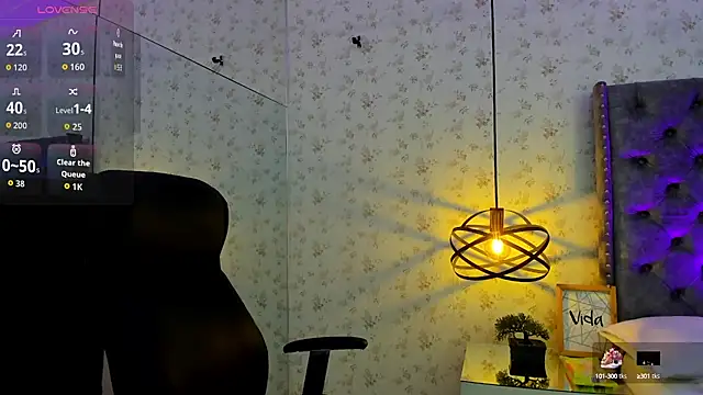 Snapshot of MissSussy chatting on 09.29.25 MissSussy online show from 09.29.25