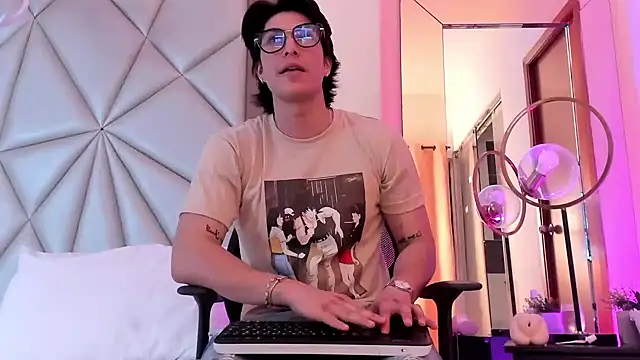 Karimferrer online show from 12.16.24