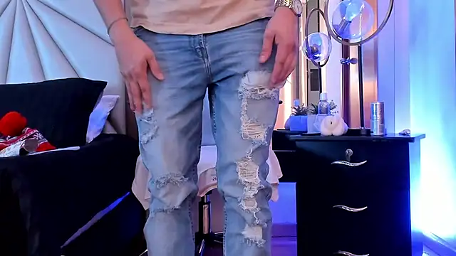 Karimferrer online show from 12.23.24