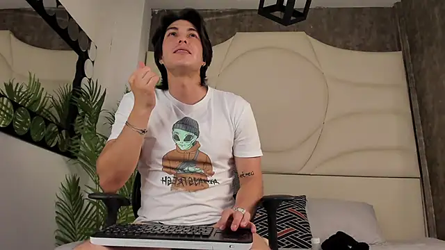 Karimferrer online show from 10.16.25