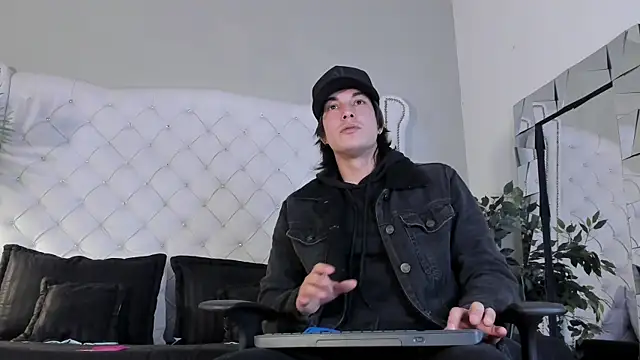 Karimferrer online show from 11.28.25