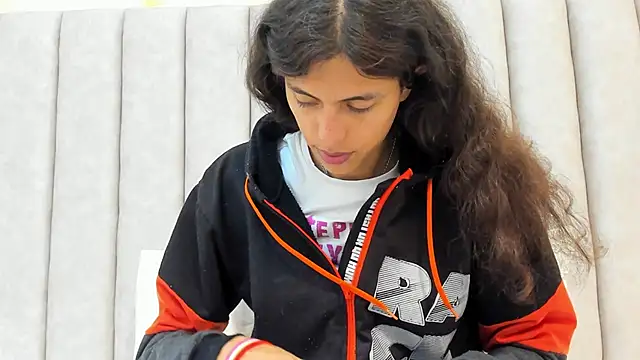 Snapshot of FreyaMoller chatting on 02.05.25 FreyaMoller online show from 02.05.25