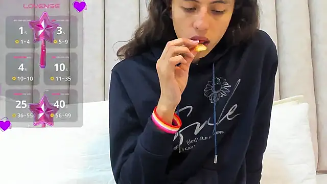 Snapshot of FreyaMoller chatting on 02.08.25 FreyaMoller online show from 02.08.25