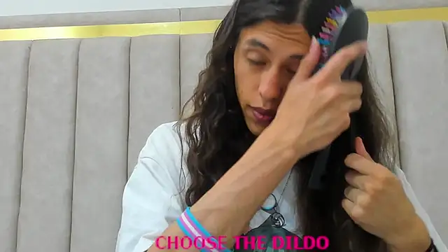 Snapshot of FreyaMoller chatting on 09.08.25 FreyaMoller online show from 09.08.25