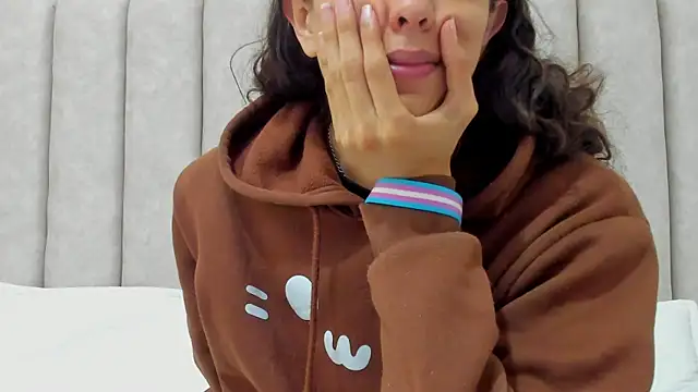 Snapshot of FreyaMoller chatting on 10.28.25 FreyaMoller online show from 10.28.25