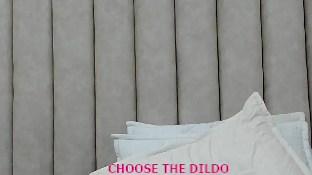 Snapshot of FreyaMoller chatting on 11.15.25 FreyaMoller online show from 11.15.25