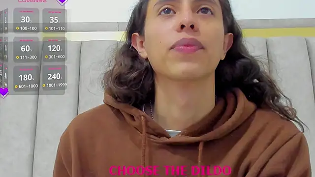 Snapshot of FreyaMoller chatting on 11.18.25 FreyaMoller online show from 11.18.25