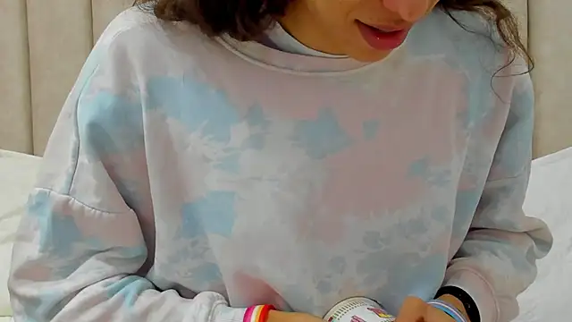 Snapshot of FreyaMoller chatting on 11.26.25 FreyaMoller online show from 11.26.25