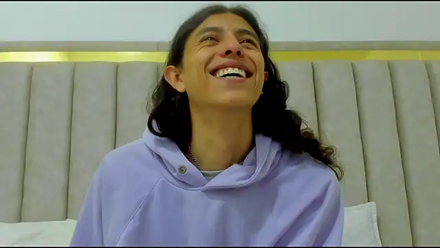 Snapshot of FreyaMoller chatting on 11.27.25 FreyaMoller online show from 11.27.25