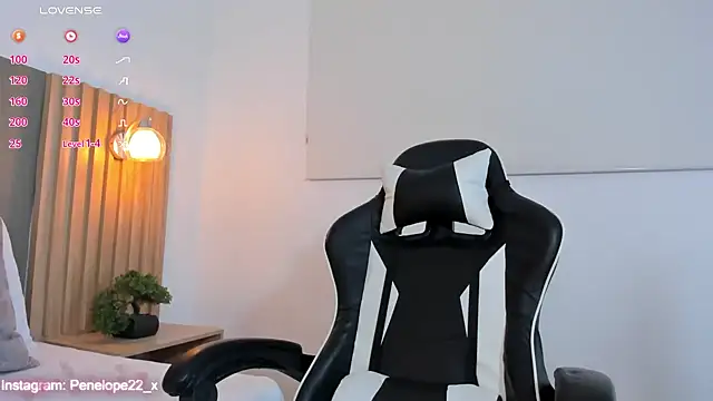 Snapshot of penelope22x_ chatting on 12.23.24 penelope22x online show from 12.23.24