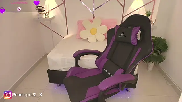 Snapshot of penelope22x_ chatting on 02.11.25 penelope22x online show from 02.11.25