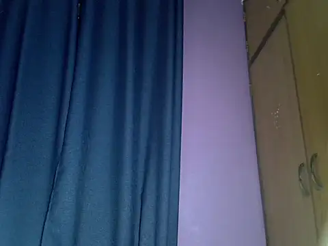 Queen petite  online show from 11.09.25