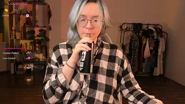 alisahug online show from 10.02.25