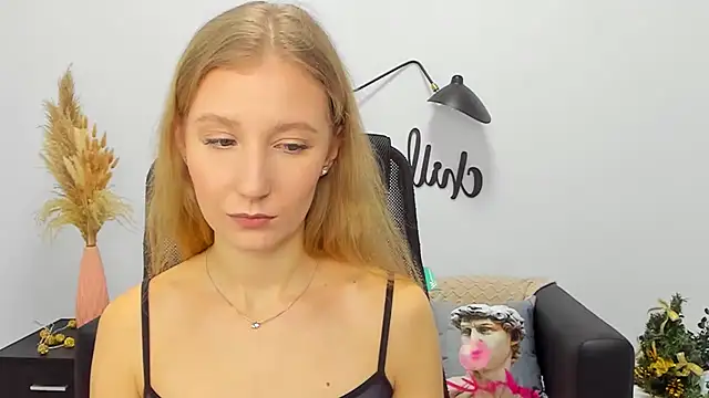 Snapshot of LolaWilsons chatting on 01.03.25 LolaWilsons online show from 01.03.25