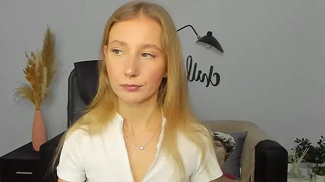 Snapshot of LolaWilsons chatting on 01.14.25 LolaWilsons online show from 01.14.25