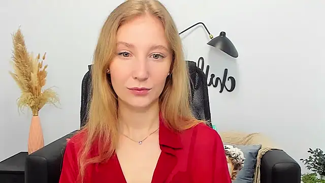 Snapshot of LolaWilsons chatting on 03.20.25 LolaWilsons online show from 03.20.25