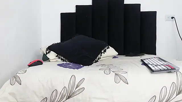 Snapshot of MarcoAlexLatino chatting on 02.16.25 MarcoAlexLatino online show from 02.16.25