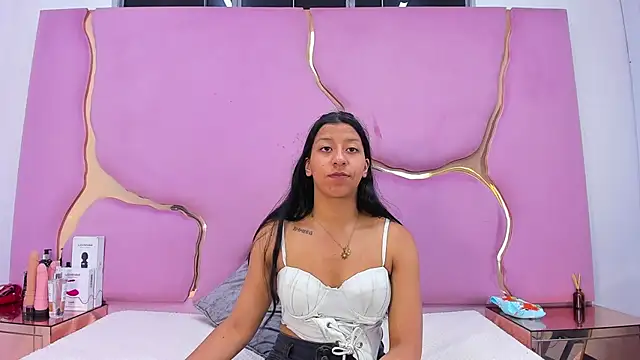 Snapshot of VaneLin18 chatting on 09.22.25 VaneLin18 online show from 09.22.25