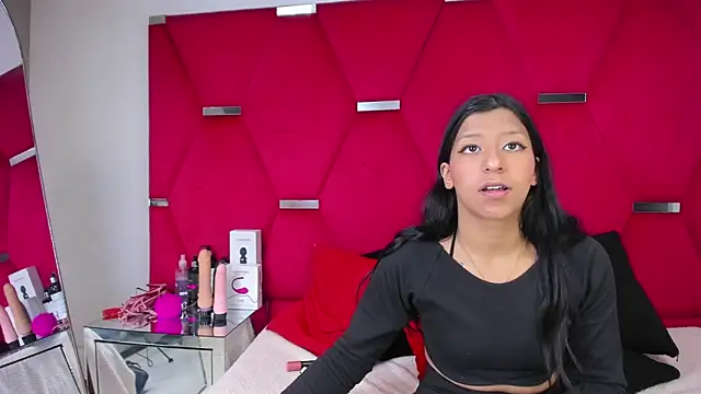 Snapshot of VaneLin18 chatting on 09.25.25 VaneLin18 online show from 09.25.25