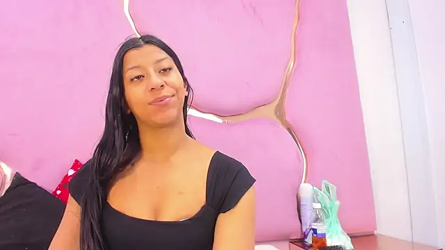 Snapshot of VaneLin18 chatting on 11.01.25 VaneLin18 online show from 11.01.25