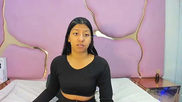 Snapshot of VaneLin18 chatting on 11.14.25 VaneLin18 online show from 11.14.25