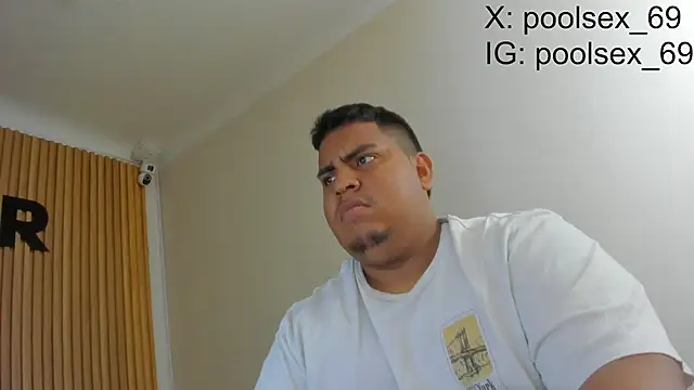 Snapshot of Poolsex_69 chatting on 09.15.25 Poolsex 69 online show from 09.15.25