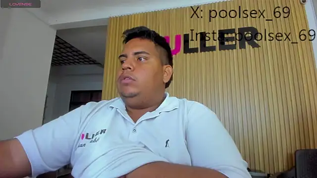 Snapshot of Poolsex_69 chatting on 10.27.25 Poolsex 69 online show from 10.27.25