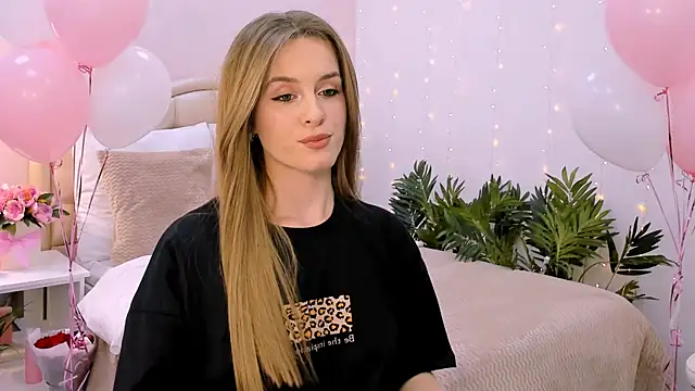 Snapshot of RozzitaBedberry chatting on 01.27.25 RozzitaBedberry online show from 01.27.25