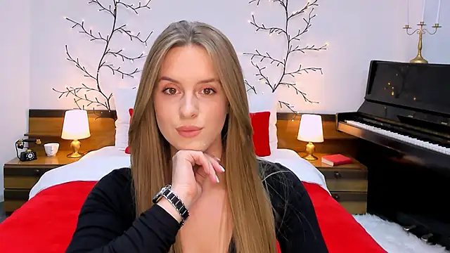 Snapshot of RozzitaBedberry chatting on 02.02.25 RozzitaBedberry online show from 02.02.25