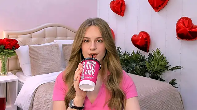 Snapshot of RozzitaBedberry chatting on 03.17.25 RozzitaBedberry online show from 03.17.25