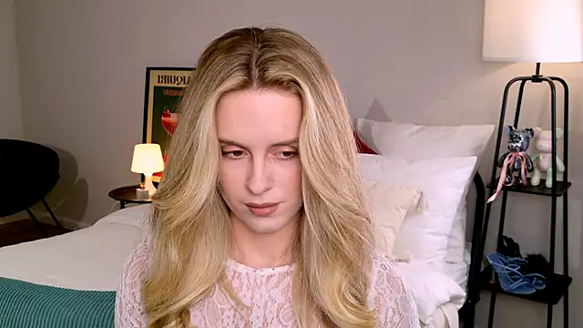 Snapshot of RozzitaBedberry chatting on 10.06.25 RozzitaBedberry online show from 10.06.25