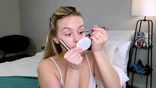 Snapshot of RozzitaBedberry chatting on 11.05.25 RozzitaBedberry online show from 11.05.25