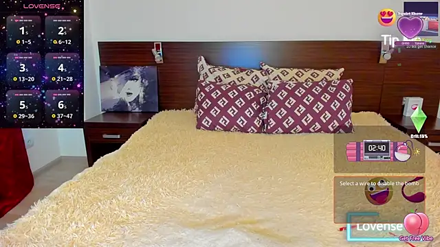 Hanna Becrett17 online show from 12.17.24