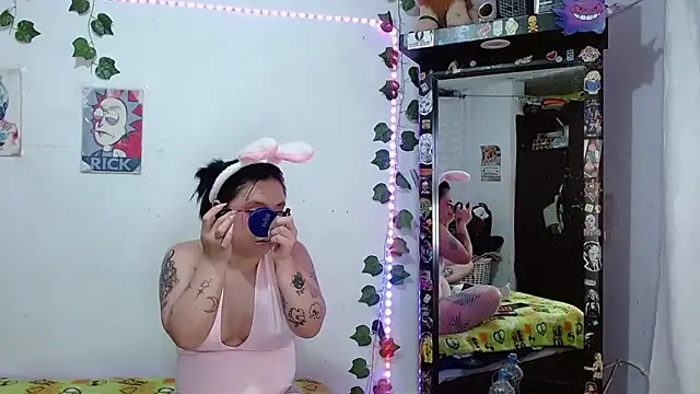 the lesbian game online show from 10.28.25