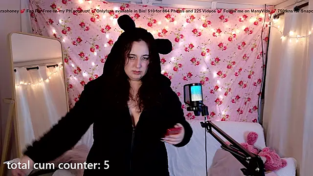 Snapshot of amberxoxhoney chatting on 02.28.25 amberxoxhoney online show from 02.28.25