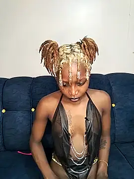 Snapshot of Sexyvyee_ chatting on 03.18.25 Sexyvyee online show from 03.18.25