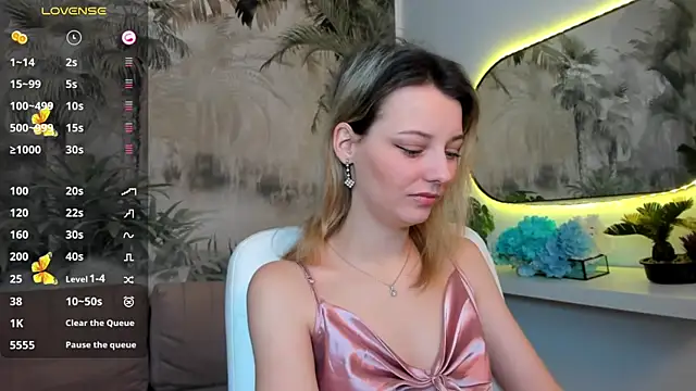 pretty little thing online show from 01.15.25