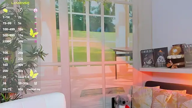 pretty little thing online show from 03.11.25