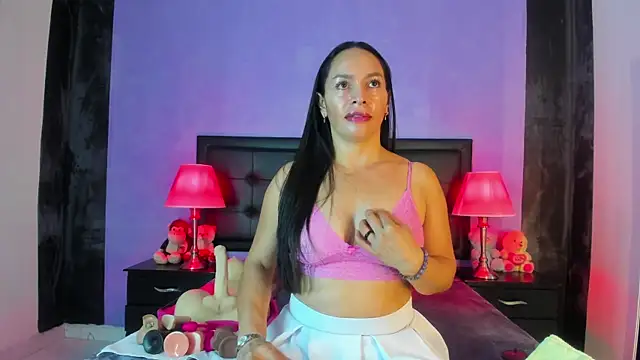 MaduraLuciana online show from 11.15.25