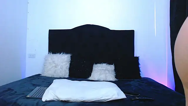 Snapshot of Jennifer_Louisee chatting on 12.12.24 Jennifer Louisee online show from 12.12.24