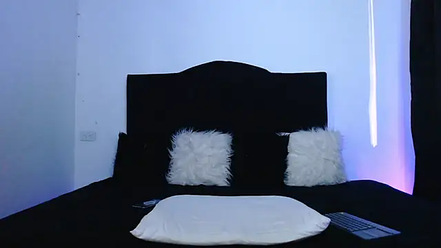 Snapshot of Jennifer_Louisee chatting on 12.19.24 Jennifer Louisee online show from 12.19.24