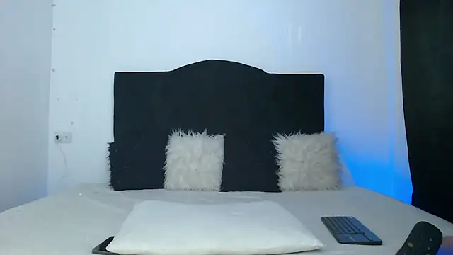 Snapshot of Jennifer_Louisee chatting on 02.19.25 Jennifer Louisee online show from 02.19.25