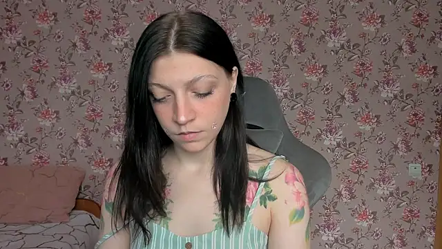 Snapshot of Lolly_Haze chatting on 05.11.26 Lolly Haze online show from 05.11.26