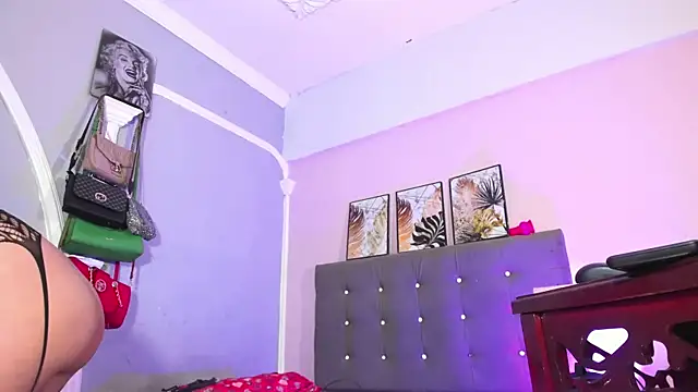 sexy-luna-star-ts online show from 12.17.25