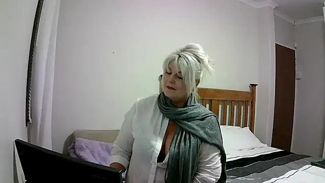 Miahotmilf online show from 12.14.24