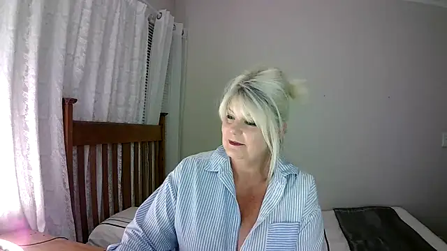 Miahotmilf online show from 01.05.25