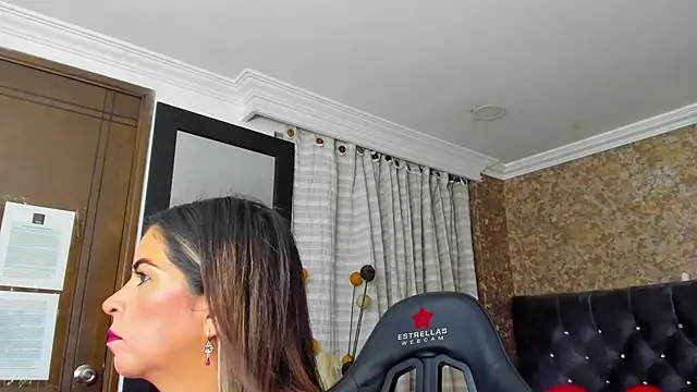 stella xue online show from 02.15.25