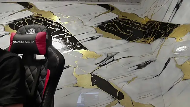 Snapshot of Kevin22_222 chatting on 01.04.25 Kevin22 222 online show from 01.04.25