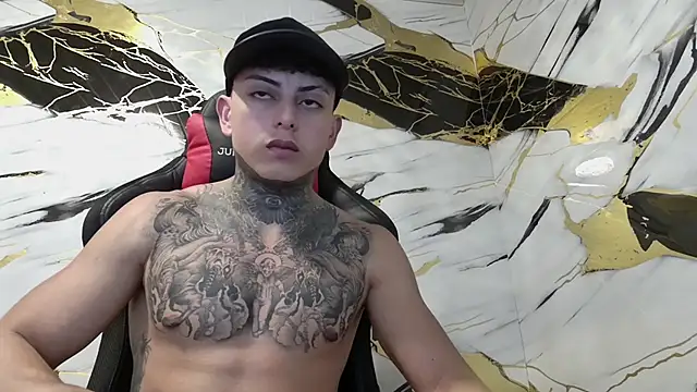 Snapshot of Kevin22_222 chatting on 01.08.25 Kevin22 222 online show from 01.08.25