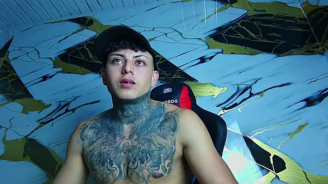 Snapshot of Kevin22_222 chatting on 01.28.25 Kevin22 222 online show from 01.28.25